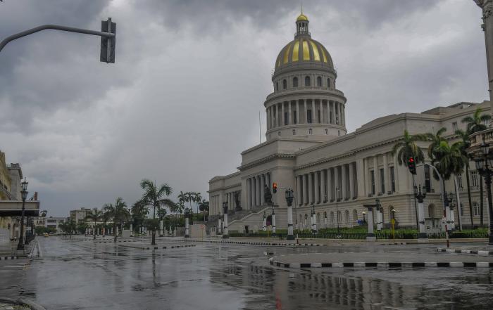 Prometen abrazos las calles vacías de La Habana
