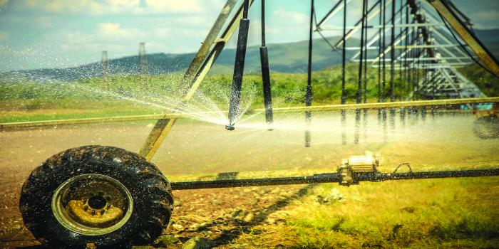 La historia de las 43 máquinas de riego y las 200 que podrían ser