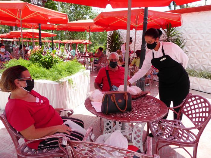 ¿Cómo salvar al comercio cubano de la imagen de un mal servicio?