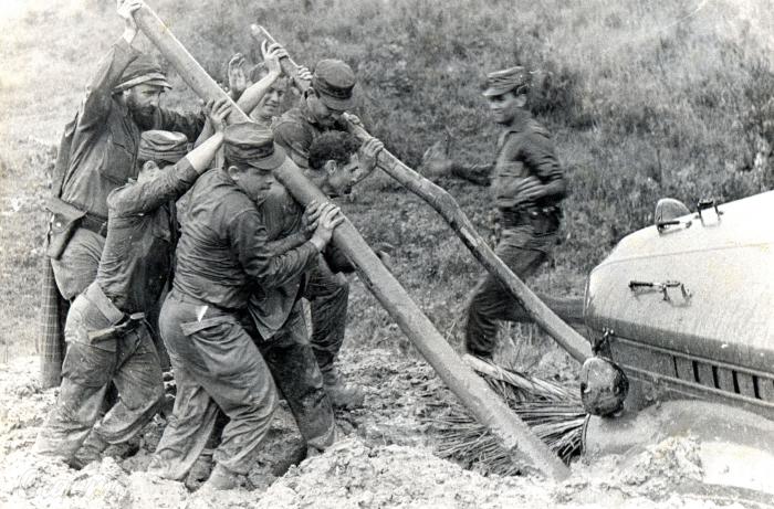 Elogia Raúl brillante hoja de servicios en la defensa de la Revolución Cubana