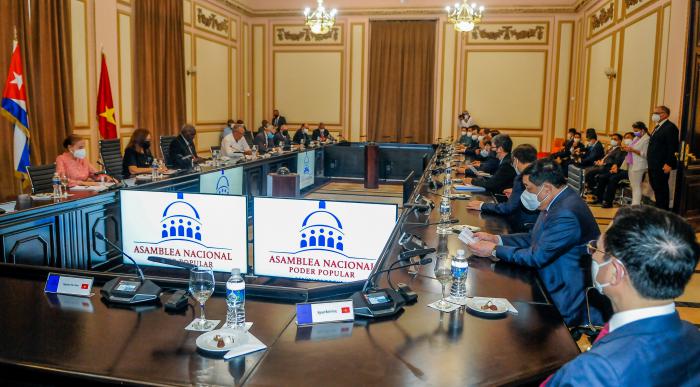 Sostiene el Presidente de Vietnam un encuentro con Esteban Lazo