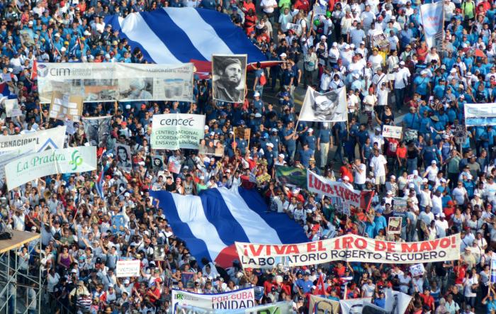 Salvar la Revolución es esencia, no luces para escena