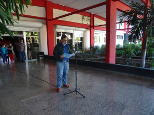 Moderador del acto Alvaro Rodriguez