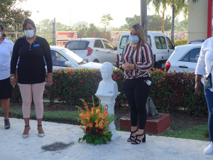 Ofrenda Floral al Maestro