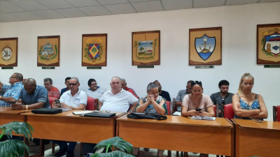 Presentación a los diputados