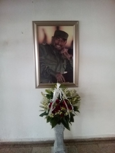 Nuestro homenaje a #FidelPorSiempre este #13 de agosto con rosas rojas y blancas 