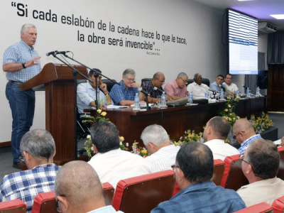 Reunión de trabajo para conocer las medidas que se han comenzado a implementar en La Habana para enfrentar la actual situación coyuntural