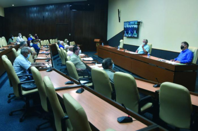 Cortar caminos a la COVID-19, un esfuerzo en el que no valen los descansos
