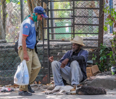 Con el nasobuco (y la vida) a cuestas