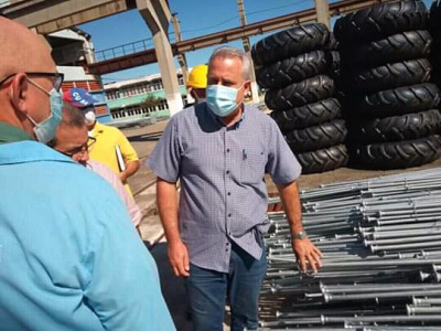 El Ministro de Industrias Eloy Álvarez en recorrido por la Empresa Mecánica de Bayamo EMBA