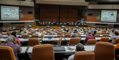A debate cuatro proyectos de leyes: la Constitución es letra viva del pueblo