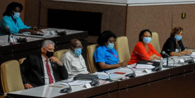 Presidente cubano asiste al debate parlamentario sobre los cuatro proyectos de leyes