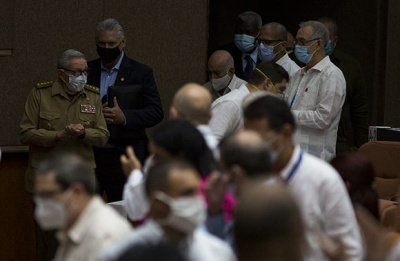 Raúl y Díaz-Canel asisten a sesión de la Asamblea Nacional del Poder Popular