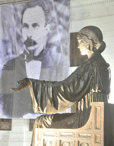 Con el remo de proa: Martí hoy