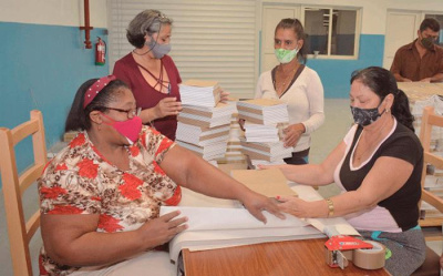 Poligráfico renovado de Villa Clara incrementa producción de libretas escolares