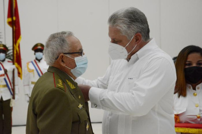 Una estrella en el pecho de 13 cubanos incansables