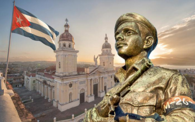 Nuestros mártires en pie, en cada hora de peligro