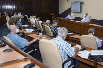 Ni aceptar ni conformarnos con el número de casos y fallecidos diarios 