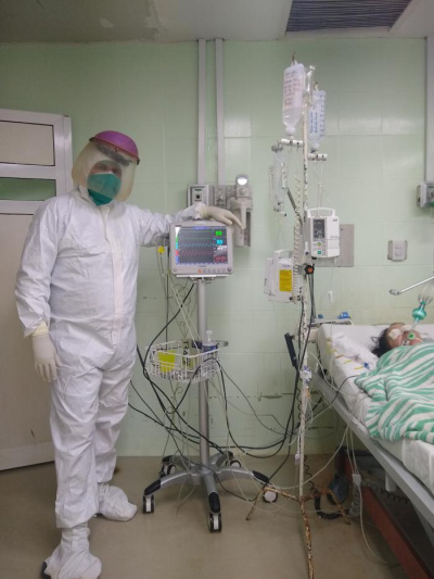 Al pie del paciente, el héroe que no le sirve a campañas enemigas