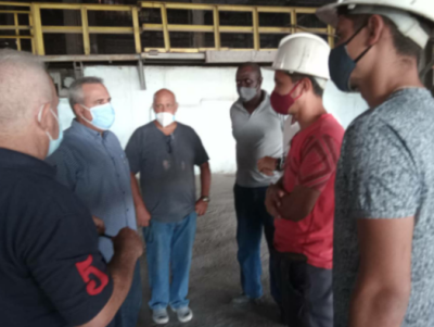 Recorrido del Ministro de Industrias por Antillana de Acero