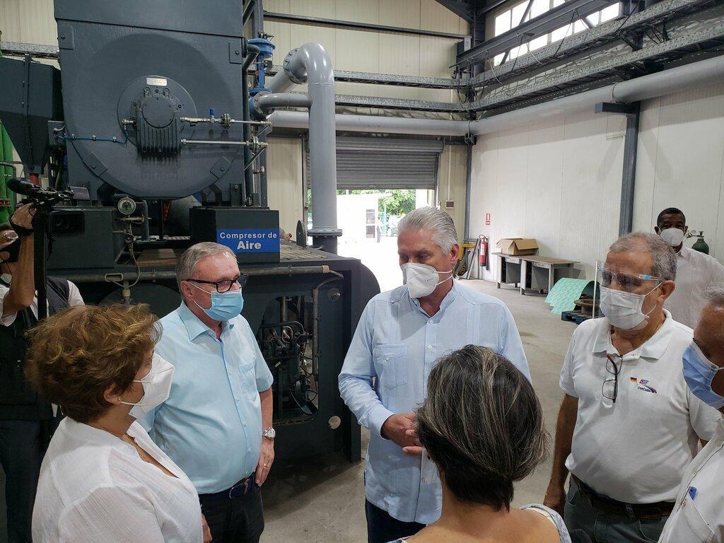 Recorre Presidente Planta de oxígeno en el Cotorro.